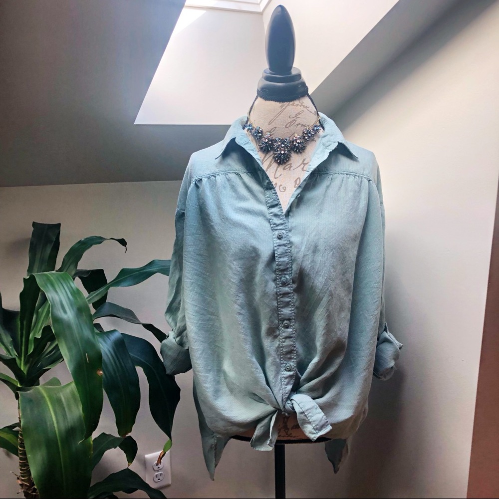 EXPRESS ✨ Tie Front Blouse